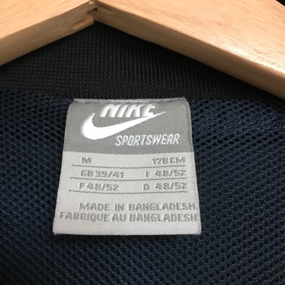 Nike Men’s Light Jacket - Picture 4 of 8